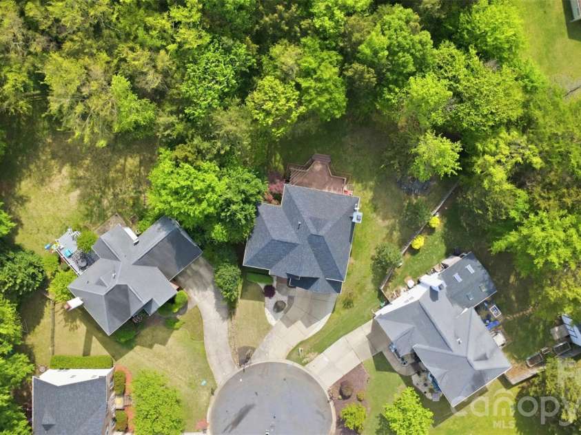 12101 Carolina Oak Circle, Charlotte, NC 28273.  MLS# CAR4365632, YatesRealty ID 43483. 