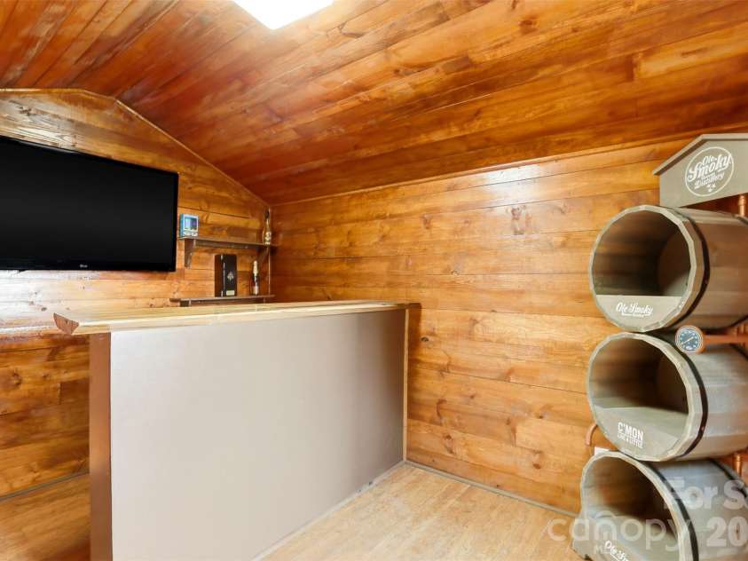 12101 Carolina Oak Circle, Charlotte, NC 28273.  MLS# CAR4365632, YatesRealty ID 43483. Shed/ManCave