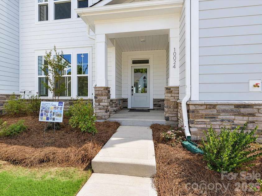 10024 Mamillion Drive, Huntersville, NC 28078.  MLS# CAR4399960, YatesRealty ID 43484. 