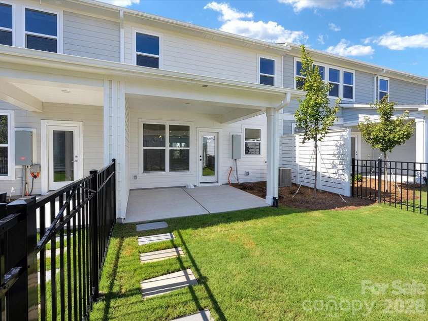 10024 Mamillion Drive, Huntersville, NC 28078.  MLS# CAR4399960, YatesRealty ID 43484. 