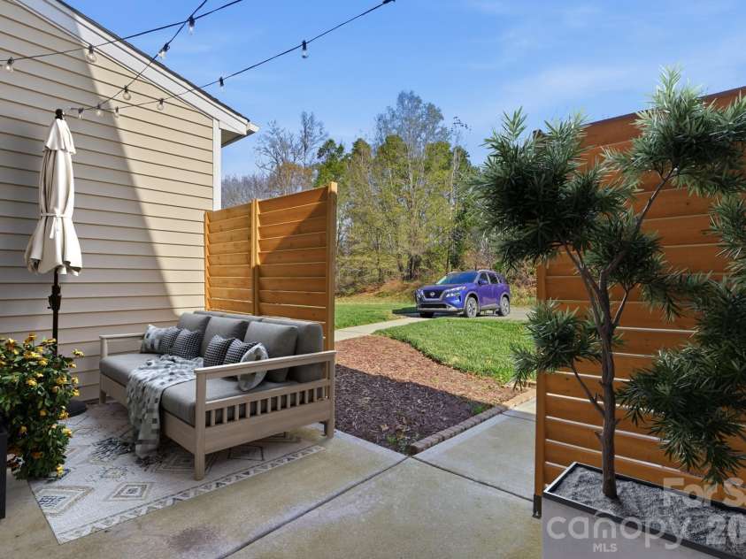 17754 Caldwell Track Drive, Cornelius, NC 28031.  MLS# CAR4405379, YatesRealty ID 43485. 