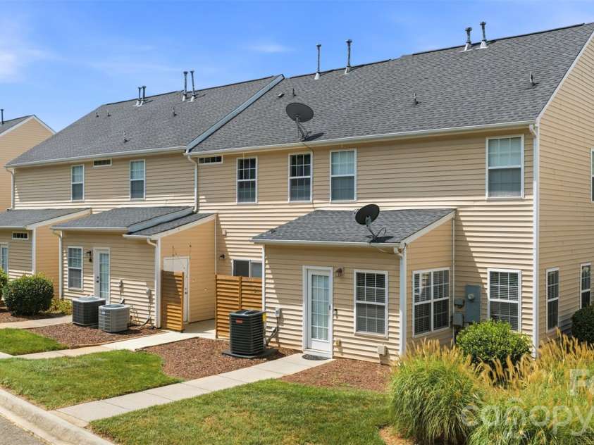 17754 Caldwell Track Drive, Cornelius, NC 28031.  MLS# CAR4405379, YatesRealty ID 43485. 