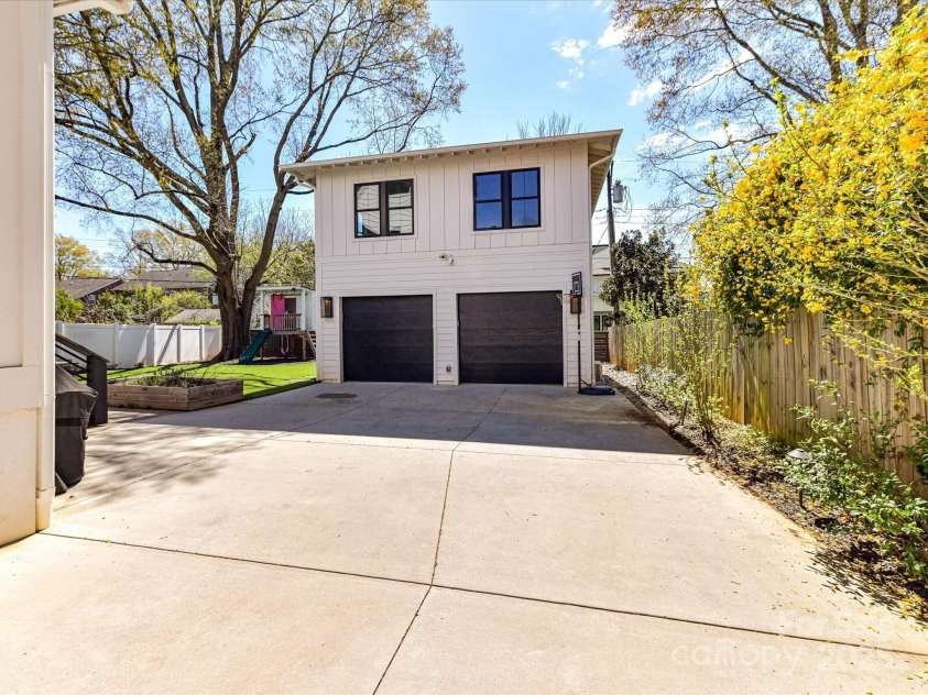 2840 Georgia Avenue, Charlotte, NC 28205.  MLS# CAR4208337, YatesRealty ID 4349. ADU Garage/ Guest House