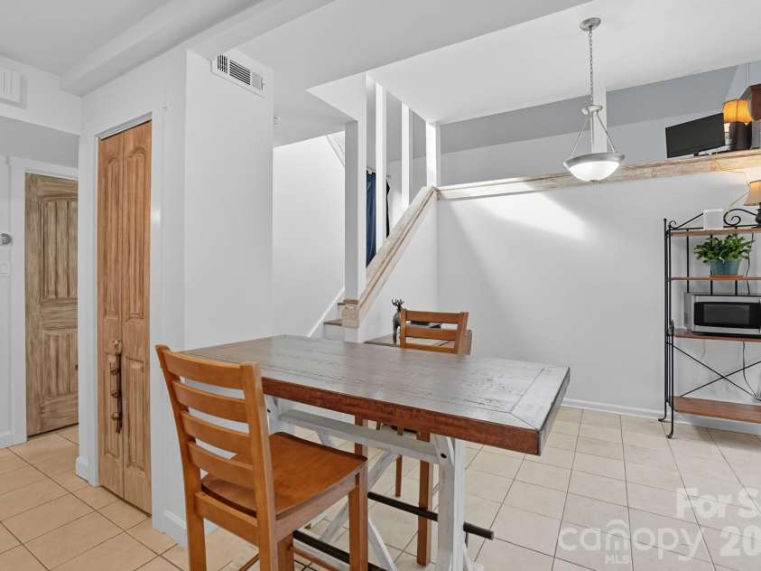 6103 Honeysuckle Lane, Charlotte, NC 28212.  MLS# CAR4310690, YatesRealty ID 4349. 