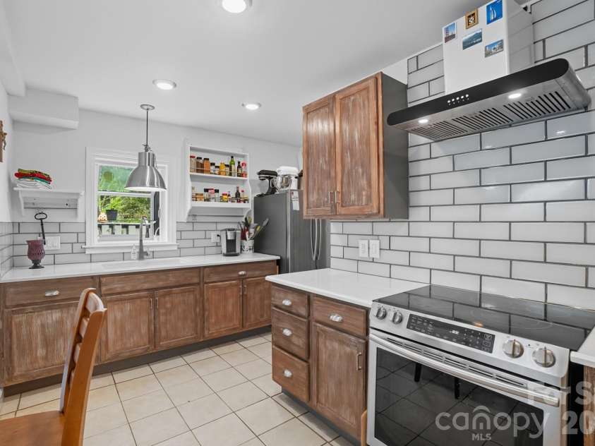 6103 Honeysuckle Lane, Charlotte, NC 28212.  MLS# CAR4310690, YatesRealty ID 4349. 