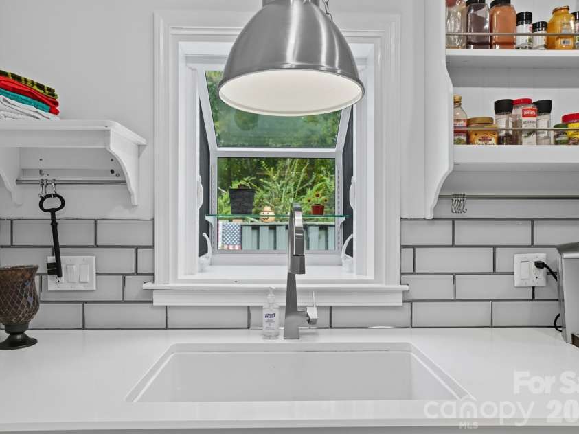 6103 Honeysuckle Lane, Charlotte, NC 28212.  MLS# CAR4310690, YatesRealty ID 4349. 