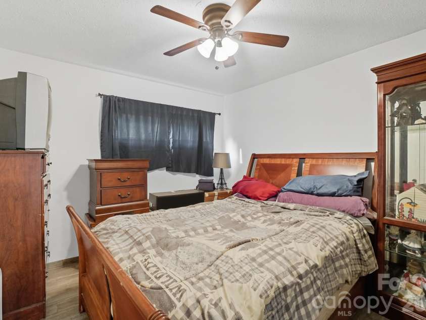 6103 Honeysuckle Lane, Charlotte, NC 28212.  MLS# CAR4310690, YatesRealty ID 4349. 