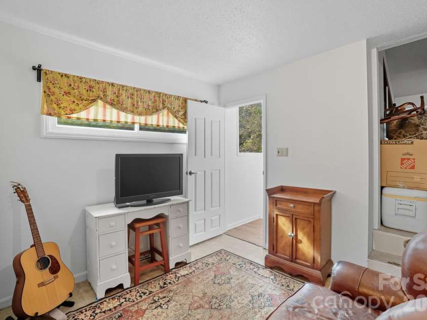 6103 Honeysuckle Lane, Charlotte, NC 28212.  MLS# CAR4310690, YatesRealty ID 4349. 