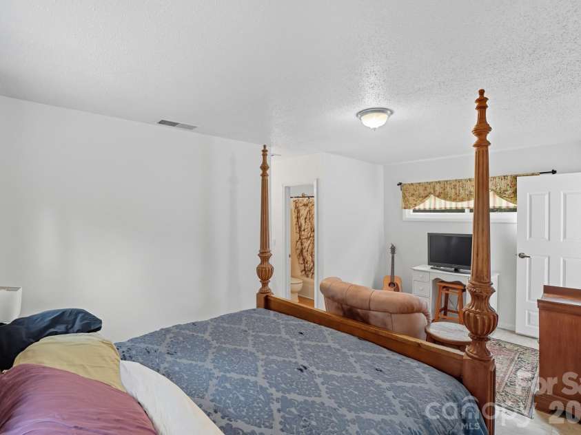 6103 Honeysuckle Lane, Charlotte, NC 28212.  MLS# CAR4310690, YatesRealty ID 4349. 