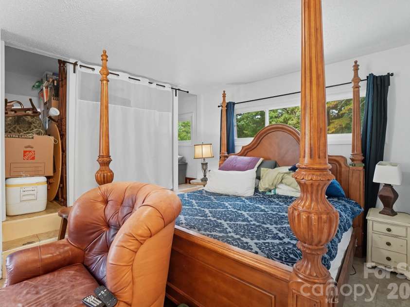 6103 Honeysuckle Lane, Charlotte, NC 28212.  MLS# CAR4310690, YatesRealty ID 4349. 