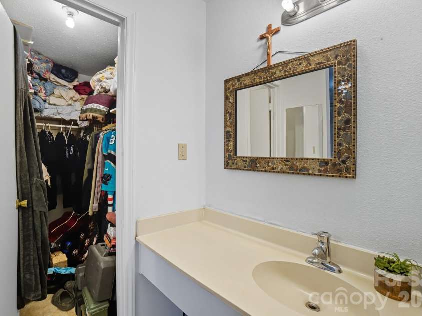 6103 Honeysuckle Lane, Charlotte, NC 28212.  MLS# CAR4310690, YatesRealty ID 4349. 