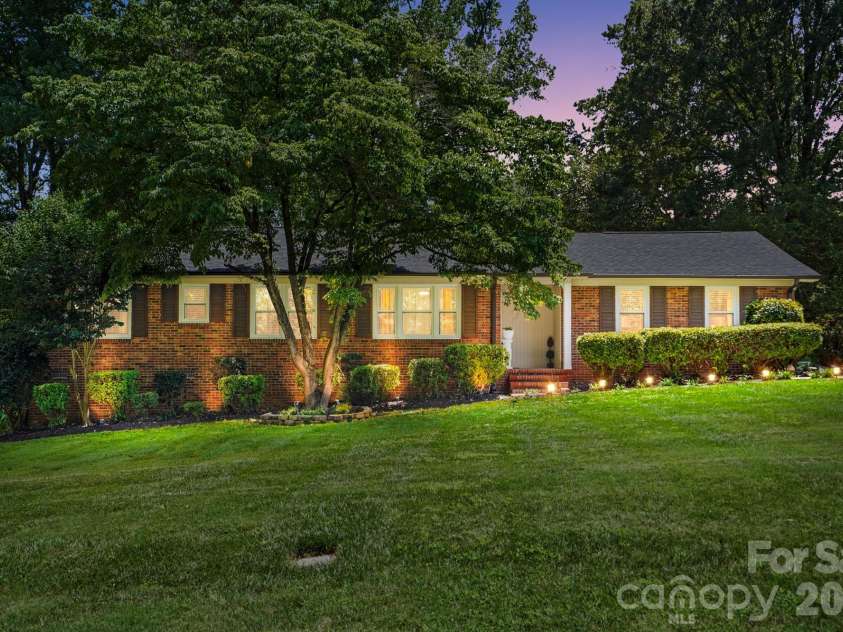 4200 Cerise Drive, Charlotte, NC 28269.  MLS# CAR4408042, YatesRealty ID 43497. 4200 Cerise Drive