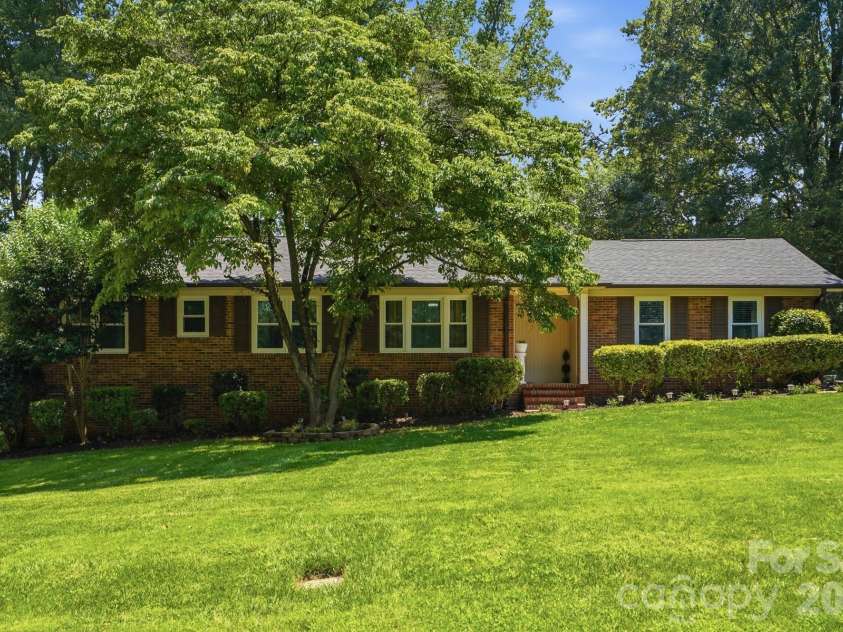 4200 Cerise Drive, Charlotte, NC 28269.  MLS# CAR4408042, YatesRealty ID 43497. 