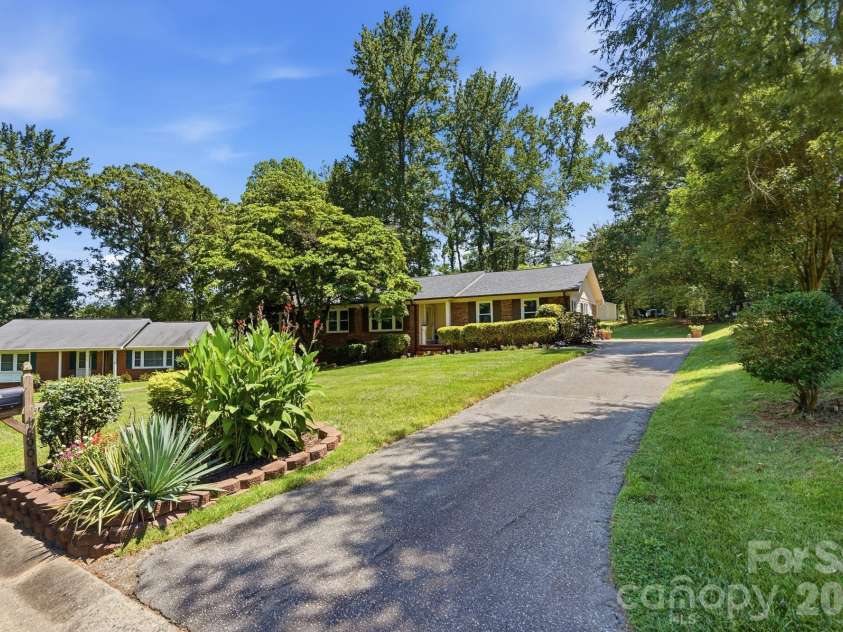 4200 Cerise Drive, Charlotte, NC 28269.  MLS# CAR4408042, YatesRealty ID 43497. 