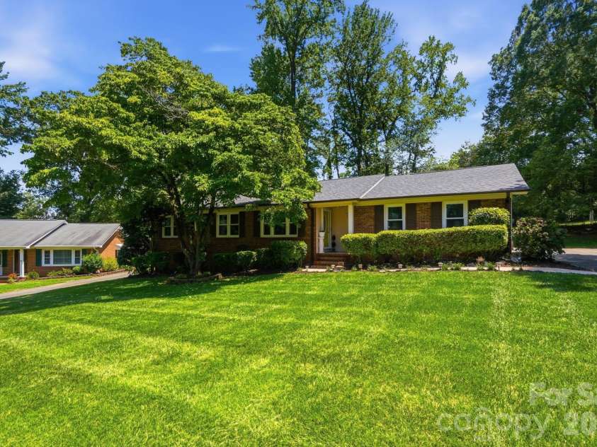 4200 Cerise Drive, Charlotte, NC 28269.  MLS# CAR4408042, YatesRealty ID 43497. 