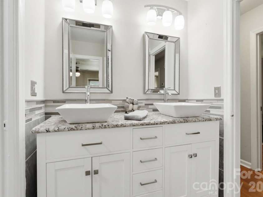 4200 Cerise Drive, Charlotte, NC 28269.  MLS# CAR4408042, YatesRealty ID 43497. 
