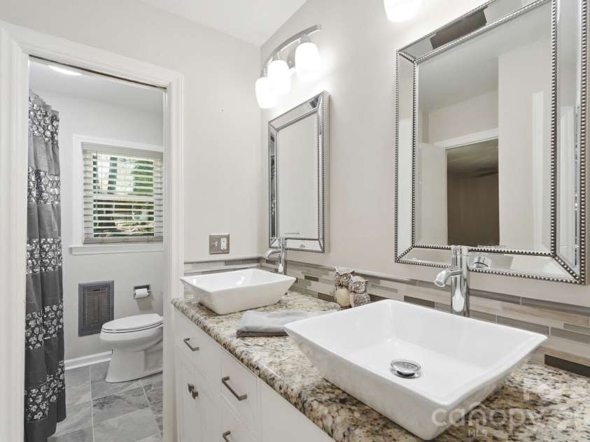 4200 Cerise Drive, Charlotte, NC 28269.  MLS# CAR4408042, YatesRealty ID 43497. 
