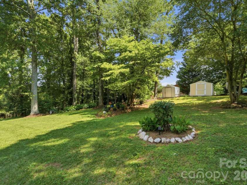 4200 Cerise Drive, Charlotte, NC 28269.  MLS# CAR4408042, YatesRealty ID 43497. 