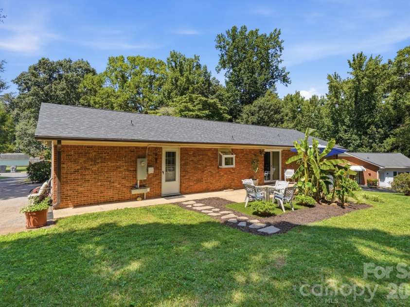 4200 Cerise Drive, Charlotte, NC 28269.  MLS# CAR4408042, YatesRealty ID 43497. 