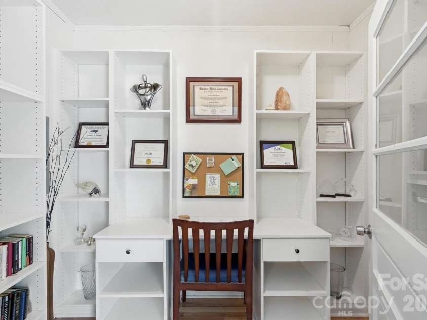 4200 Cerise Drive, Charlotte, NC 28269.  MLS# CAR4408042, YatesRealty ID 43497. Custom Closet/Office