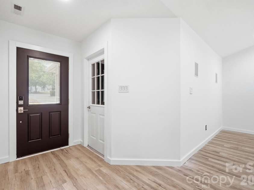 8122 Sherington Way, Charlotte, NC 28227.  MLS# CAR4412284, YatesRealty ID 43499. 