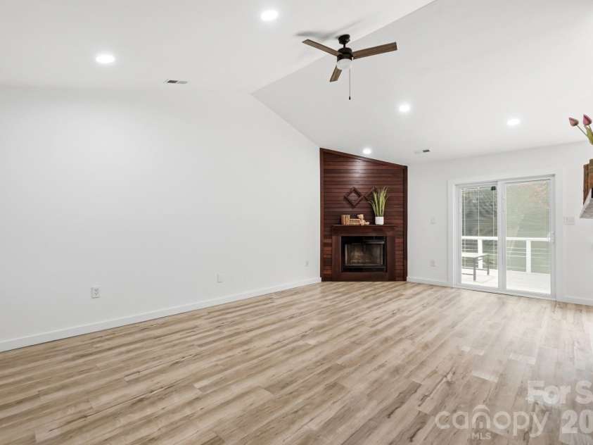 8122 Sherington Way, Charlotte, NC 28227.  MLS# CAR4412284, YatesRealty ID 43499. 