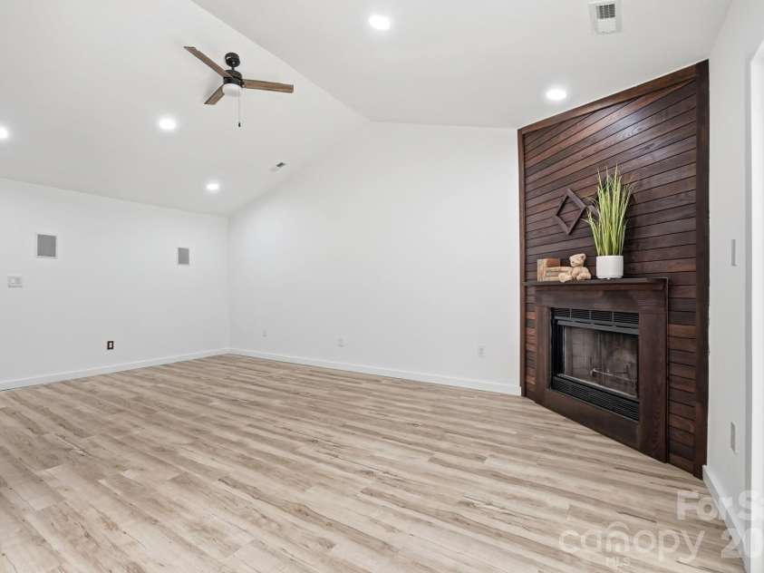 8122 Sherington Way, Charlotte, NC 28227.  MLS# CAR4412284, YatesRealty ID 43499. 