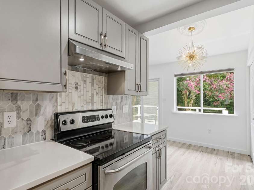 8122 Sherington Way, Charlotte, NC 28227.  MLS# CAR4412284, YatesRealty ID 43499. 