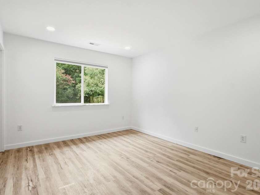 8122 Sherington Way, Charlotte, NC 28227.  MLS# CAR4412284, YatesRealty ID 43499. 