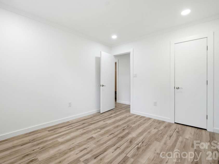8122 Sherington Way, Charlotte, NC 28227.  MLS# CAR4412284, YatesRealty ID 43499. 