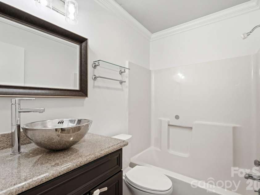 8122 Sherington Way, Charlotte, NC 28227.  MLS# CAR4412284, YatesRealty ID 43499. 