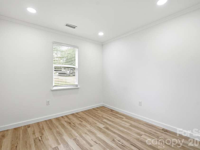 8122 Sherington Way, Charlotte, NC 28227.  MLS# CAR4412284, YatesRealty ID 43499. 