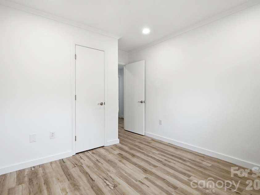 8122 Sherington Way, Charlotte, NC 28227.  MLS# CAR4412284, YatesRealty ID 43499. 