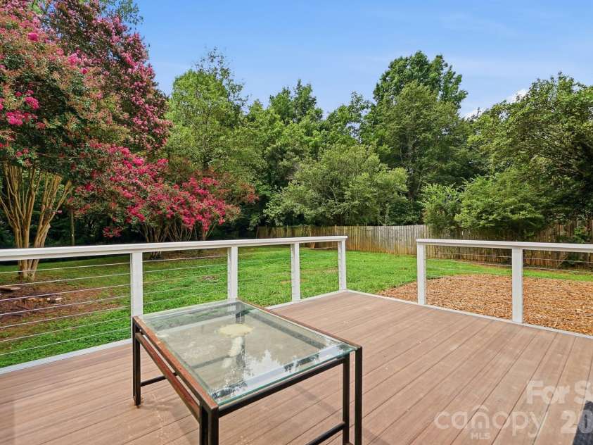 8122 Sherington Way, Charlotte, NC 28227.  MLS# CAR4412284, YatesRealty ID 43499. 
