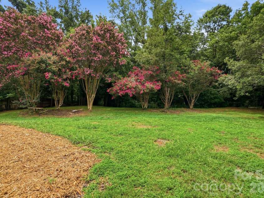 8122 Sherington Way, Charlotte, NC 28227.  MLS# CAR4412284, YatesRealty ID 43499. 