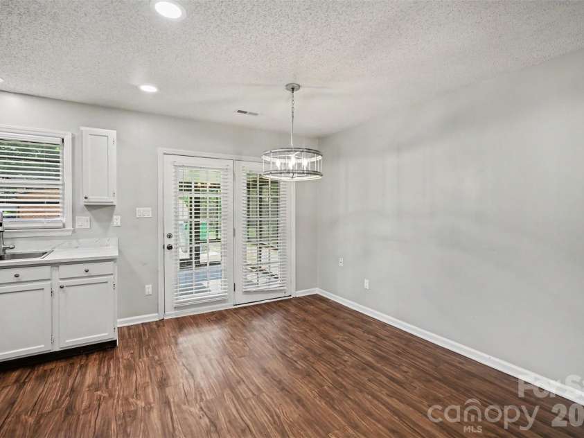 9720 Stillwater Lane, Mint Hill, NC 28227.  MLS# CAR4392489, YatesRealty ID 43501. Dining