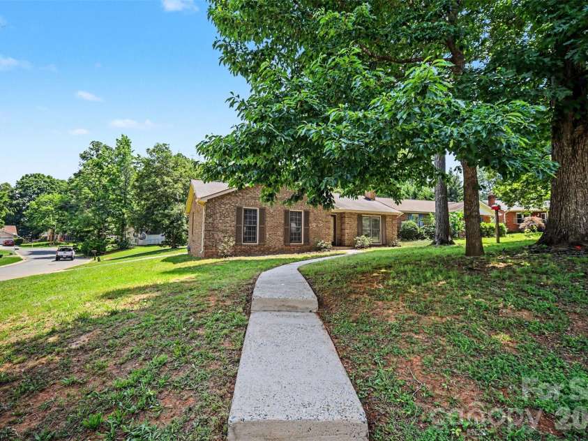9720 Stillwater Lane, Mint Hill, NC 28227.  MLS# CAR4392489, YatesRealty ID 43501. Front Walkway