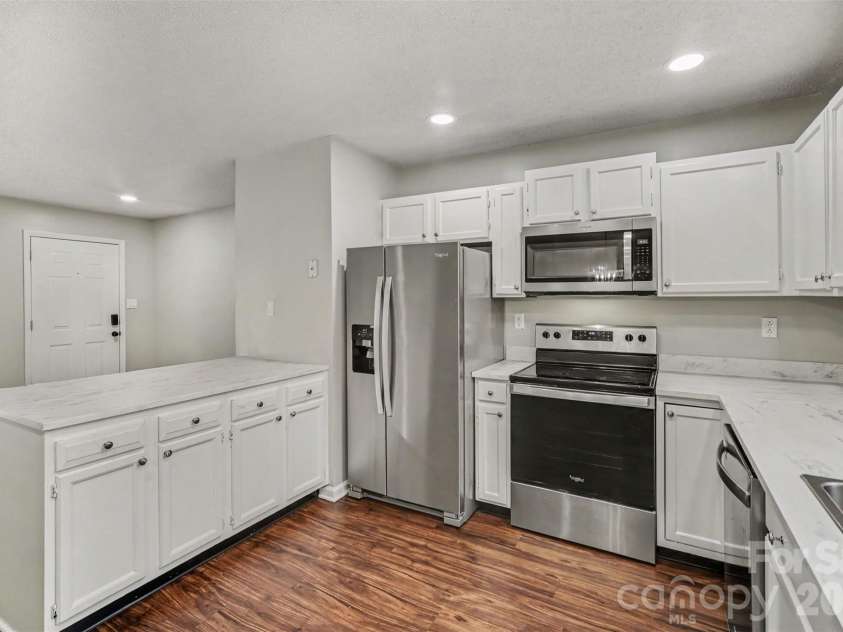 9720 Stillwater Lane, Mint Hill, NC 28227.  MLS# CAR4392489, YatesRealty ID 43501. Kitchen