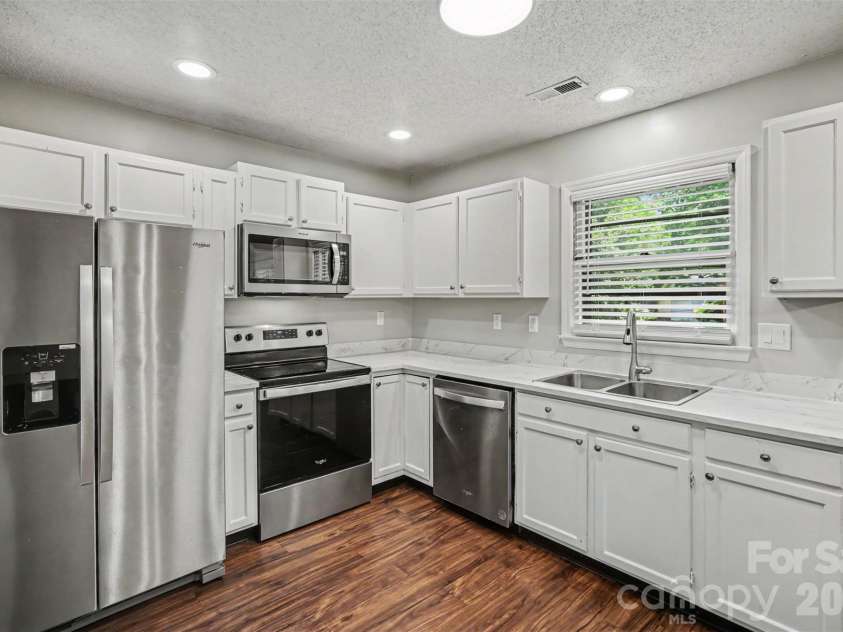 9720 Stillwater Lane, Mint Hill, NC 28227.  MLS# CAR4392489, YatesRealty ID 43501. Kitchen
