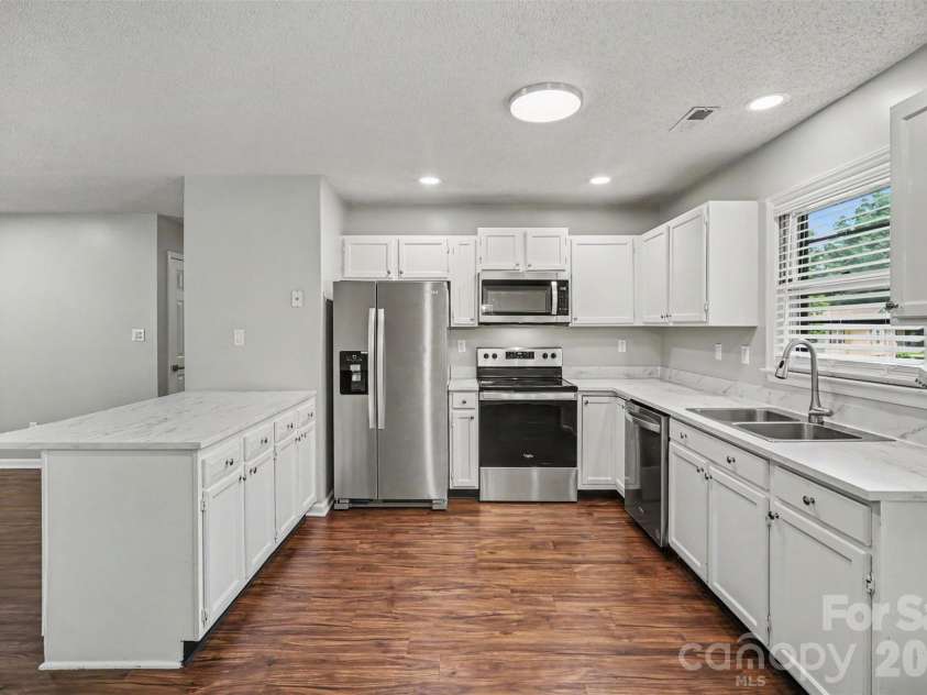 9720 Stillwater Lane, Mint Hill, NC 28227.  MLS# CAR4392489, YatesRealty ID 43501. Kitchen