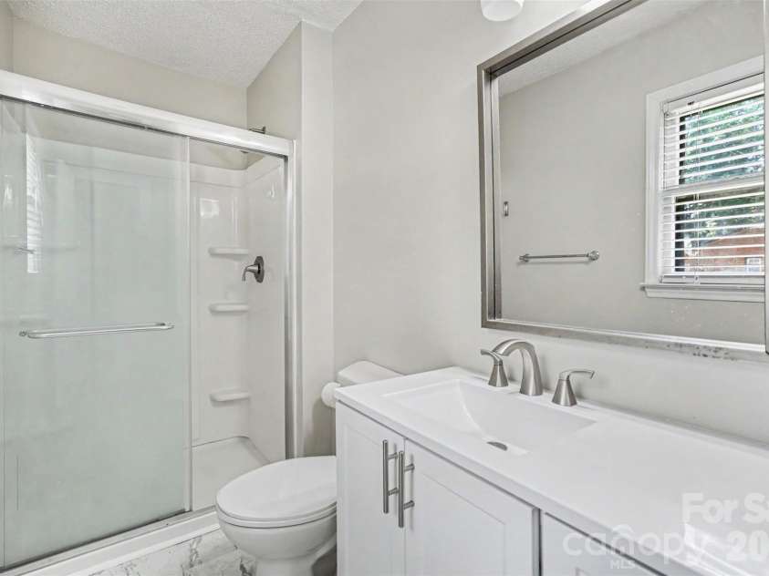 9720 Stillwater Lane, Mint Hill, NC 28227.  MLS# CAR4392489, YatesRealty ID 43501. Primary Bathroom