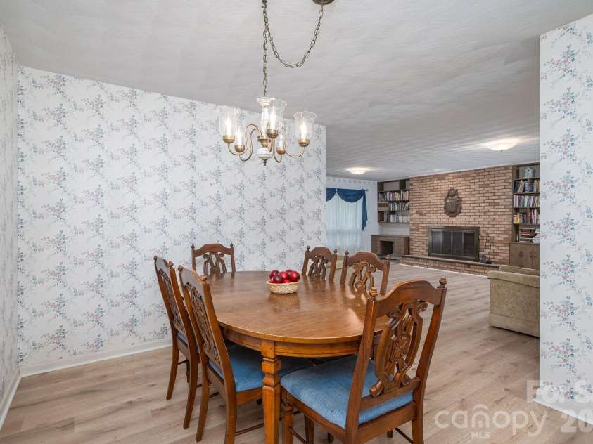 2542 NC 10 Highway, Conover, NC 28613.  MLS# CAR4412366, YatesRealty ID 43502. Large dining area