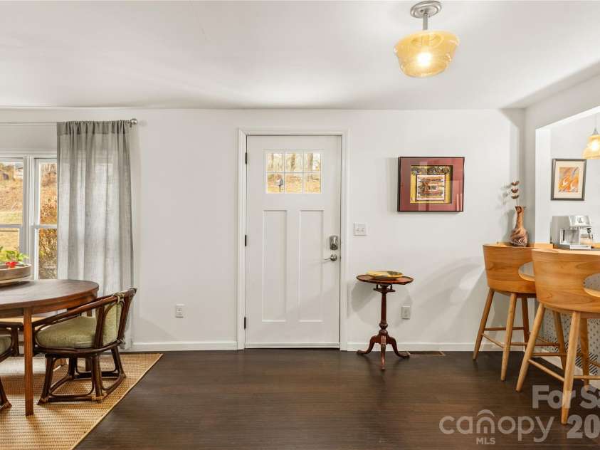5 Shadowlawn Drive, Asheville, NC 28806.  MLS# CAR4412228, YatesRealty ID 43504. 