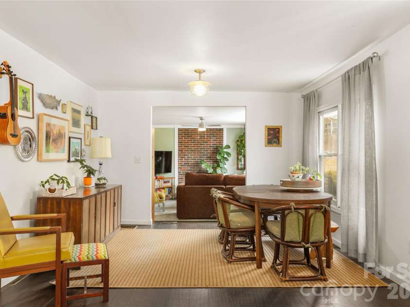 5 Shadowlawn Drive, Asheville, NC 28806.  MLS# CAR4412228, YatesRealty ID 43504. 