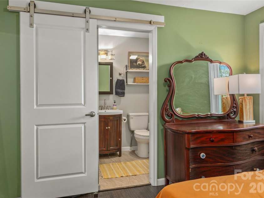 5 Shadowlawn Drive, Asheville, NC 28806.  MLS# CAR4412228, YatesRealty ID 43504. 