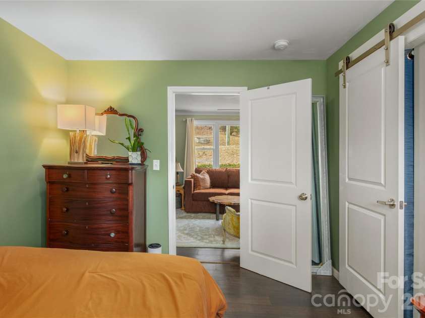 5 Shadowlawn Drive, Asheville, NC 28806.  MLS# CAR4412228, YatesRealty ID 43504. 