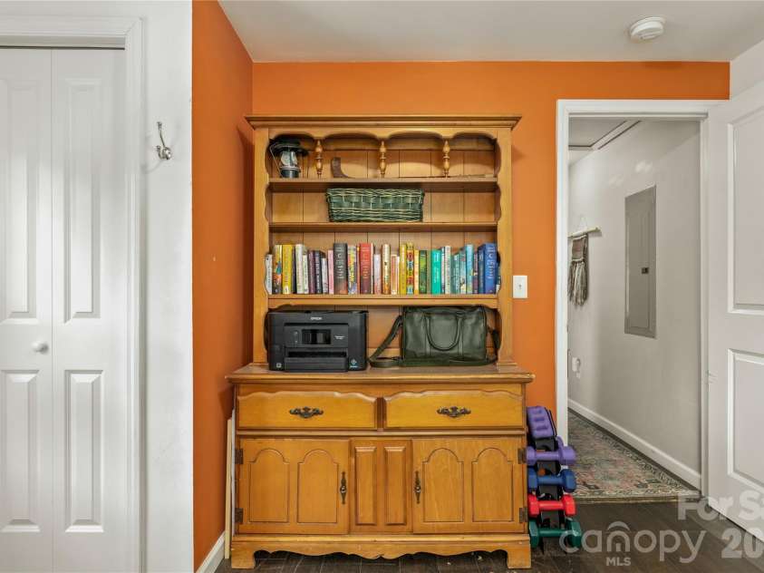 5 Shadowlawn Drive, Asheville, NC 28806.  MLS# CAR4412228, YatesRealty ID 43504. 