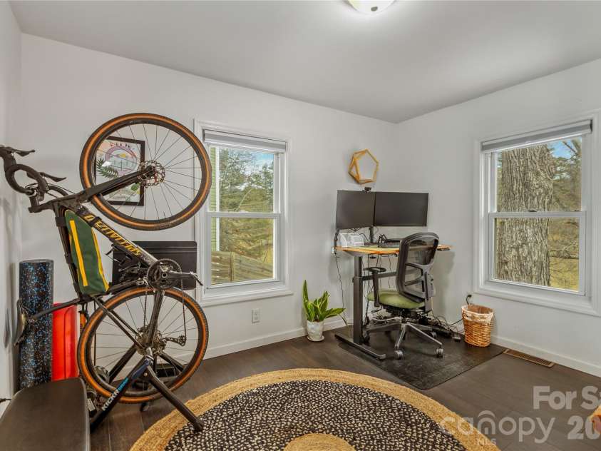 5 Shadowlawn Drive, Asheville, NC 28806.  MLS# CAR4412228, YatesRealty ID 43504. 