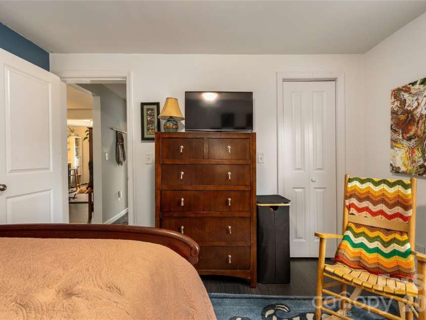 5 Shadowlawn Drive, Asheville, NC 28806.  MLS# CAR4412228, YatesRealty ID 43504. 