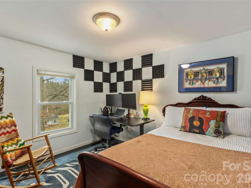 5 Shadowlawn Drive, Asheville, NC 28806.  MLS# CAR4412228, YatesRealty ID 43504. 